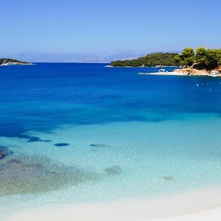 Albania Dream Holidays Studio ホームステイ クサミル